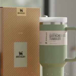 Stanley Olive Quencher Tumbler with Handle 40oz